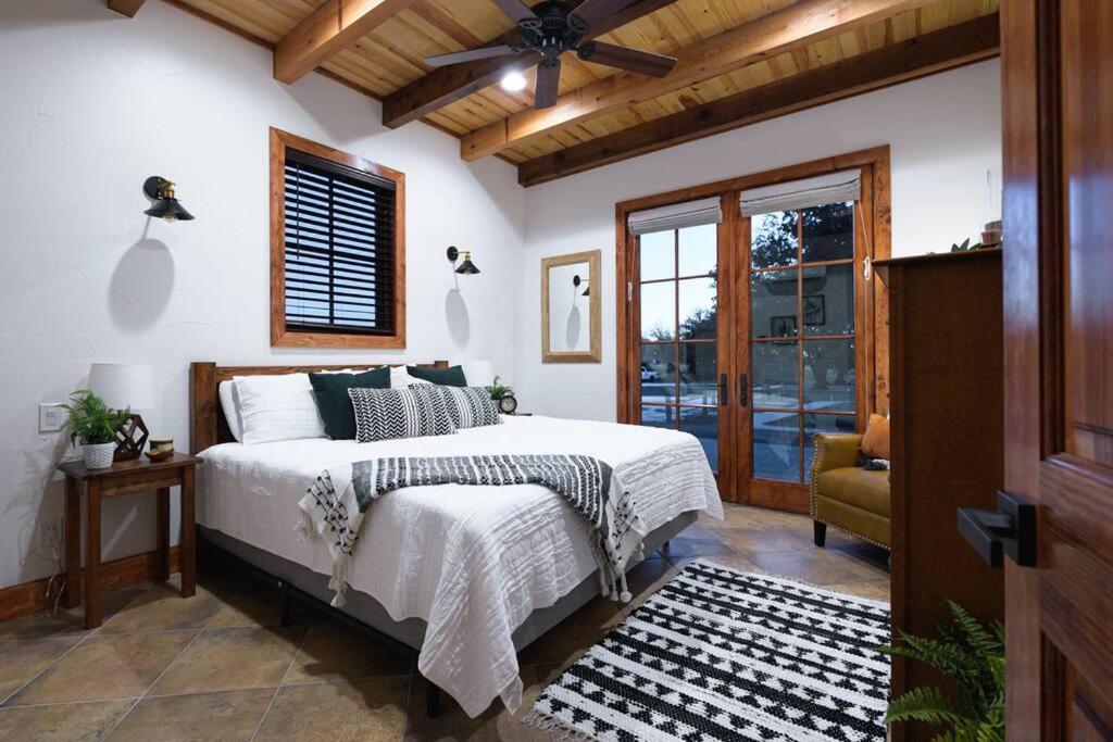 Little Dutch Cabin #3 - 12 Min To Magnolia-Baylor Bellmead Εξωτερικό φωτογραφία